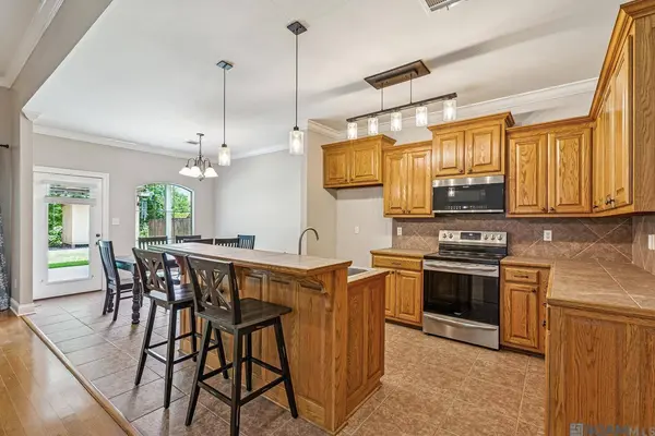 16348 Turning Leaf Dr, Prairieville, LA 70769