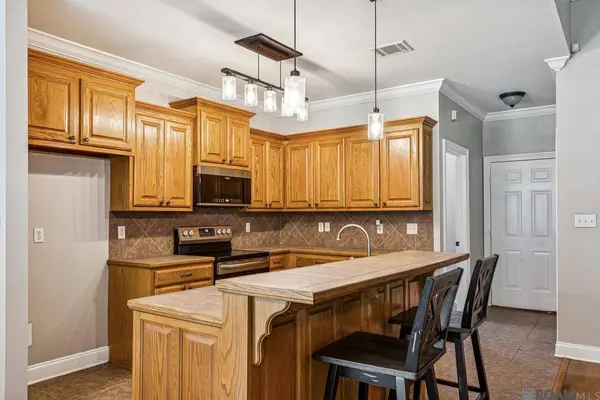 16348 Turning Leaf Dr, Prairieville, LA 70769