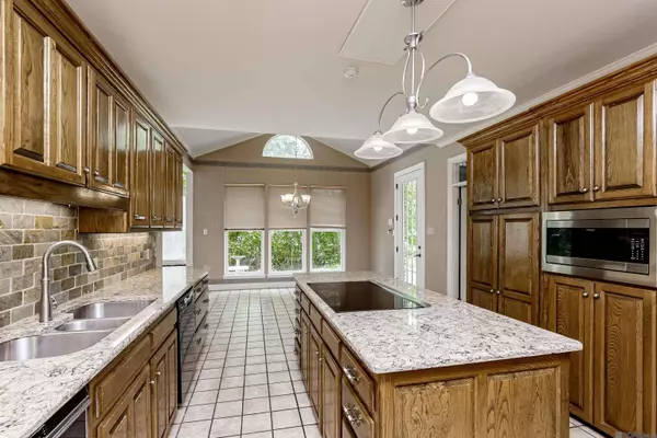 655 High Lake Dr, Baton Rouge, LA 70810