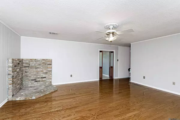 1337 Rue Desiree, Baton Rouge, LA 70810