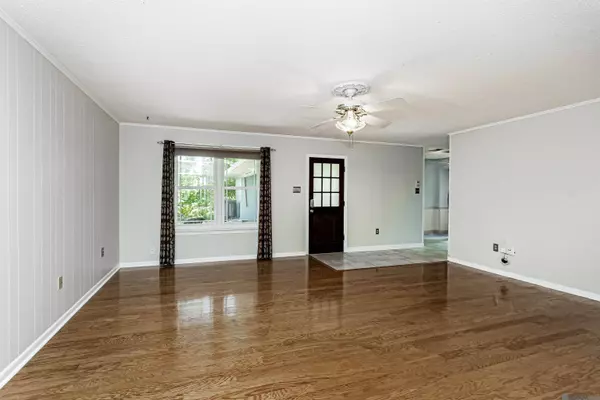 1337 Rue Desiree, Baton Rouge, LA 70810