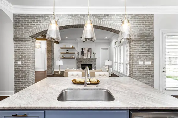 36476 Royal Oak Dr, Prairieville, LA 70769