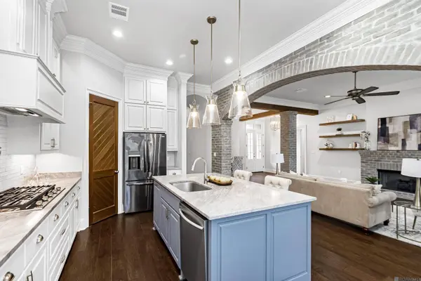 36476 Royal Oak Dr, Prairieville, LA 70769