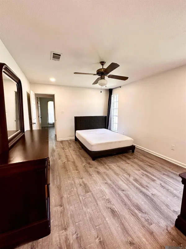 9955 Buttercup Dr, Baton Rouge, LA 70809