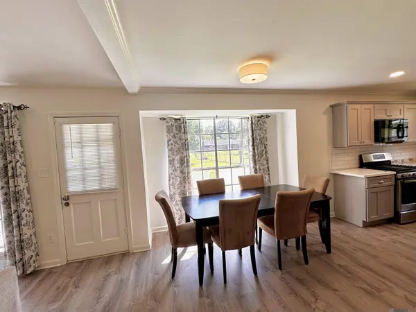 9955 Buttercup Dr, Baton Rouge, LA 70809