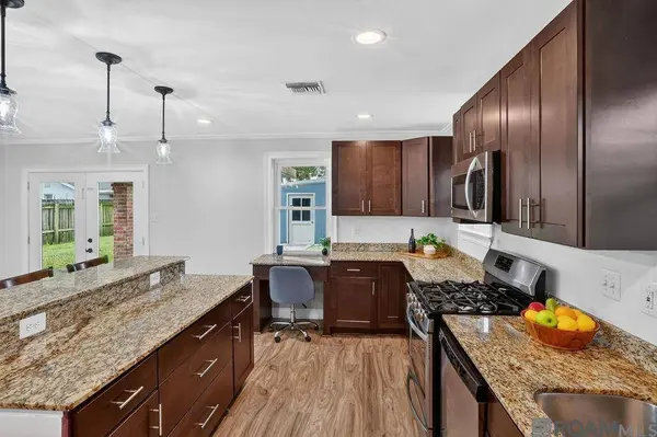 8910 Melrose Ln, River Ridge, LA 70123