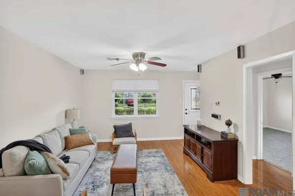 8910 Melrose Ln, River Ridge, LA 70123