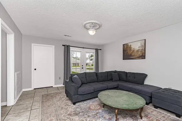 1451 White Cross Dr, Baton Rouge, LA 70810