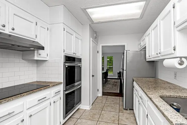 1451 White Cross Dr, Baton Rouge, LA 70810