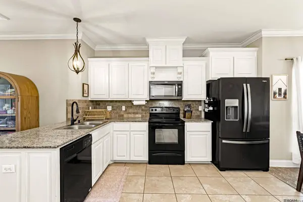 10697 Wrigley Field Ave, Denham Springs, LA 70726