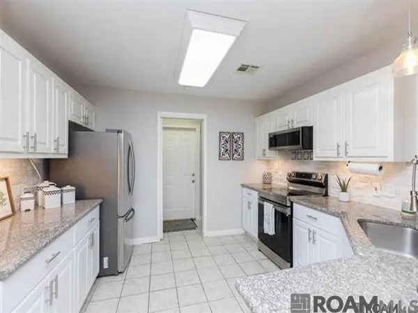 18634 White Oak Dr, Prairieville, LA 70769