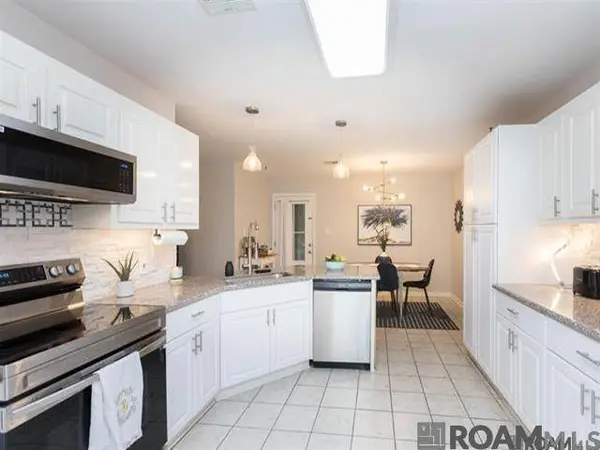 18634 White Oak Dr, Prairieville, LA 70769