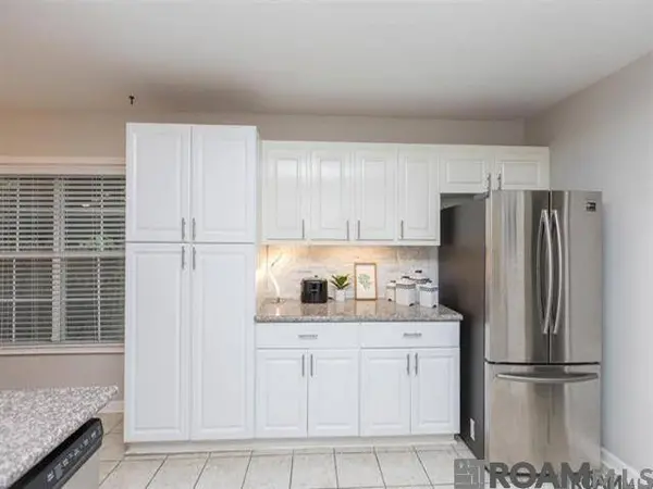 18634 White Oak Dr, Prairieville, LA 70769