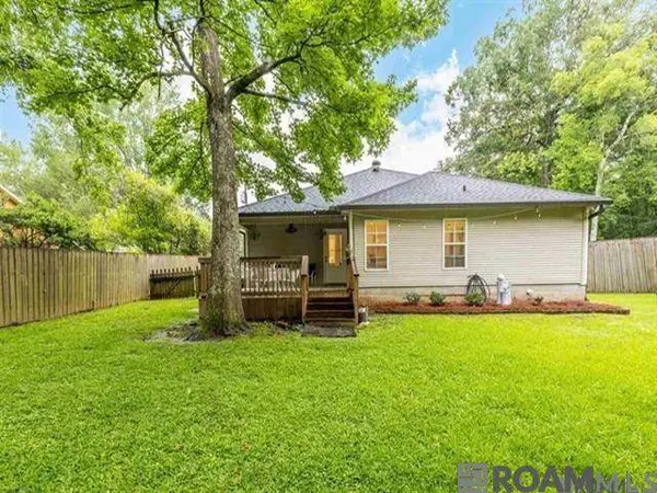 18634 White Oak Dr, Prairieville, LA 70769