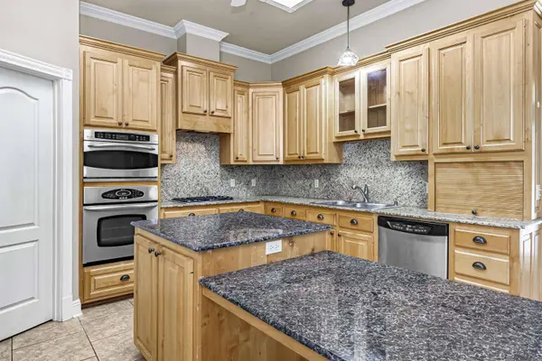 12421 Oak Alley Dr, Geismar, LA 70734