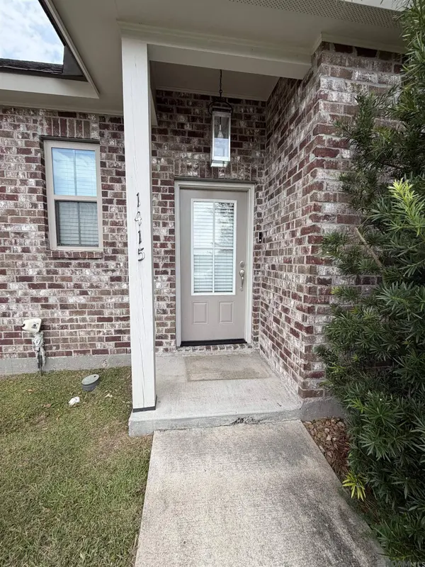 1415 Pelican Club Dr, Baton Rouge, LA 70820