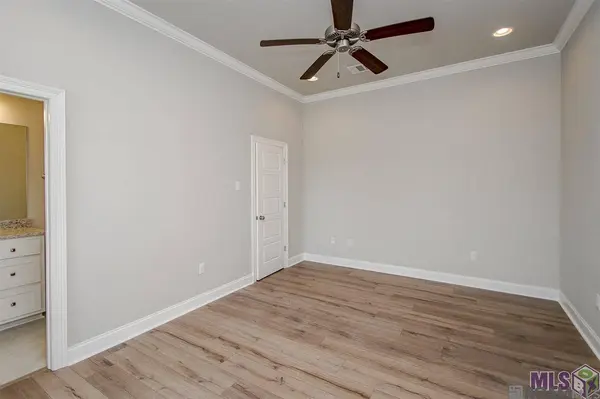 1415 Pelican Club Dr, Baton Rouge, LA 70820