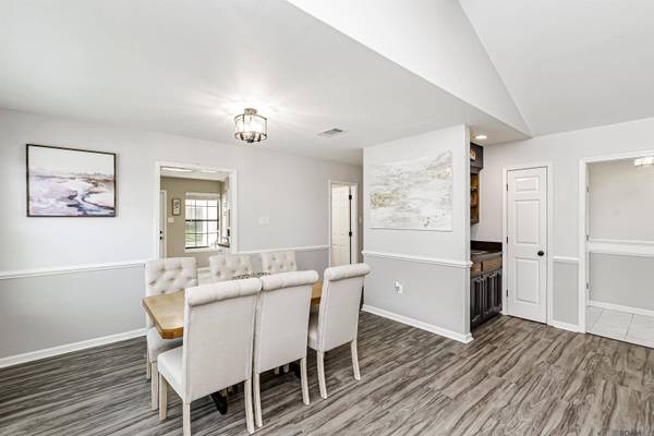 9715 Bunting Dr, Baton Rouge, LA 70809