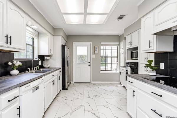 9715 Bunting Dr, Baton Rouge, LA 70809