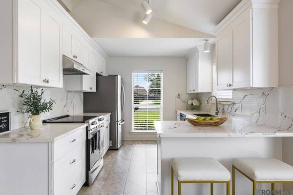 18315 Lake Myrtle Dr, Baton Rouge, LA 70817