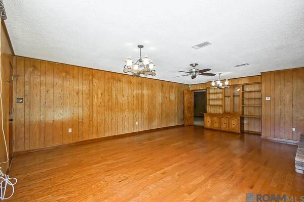 12125 Strauss Dr, Baton Rouge, LA 70811