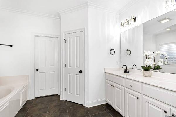 14628 Lake Town Dr, Baton Rouge, LA 70810