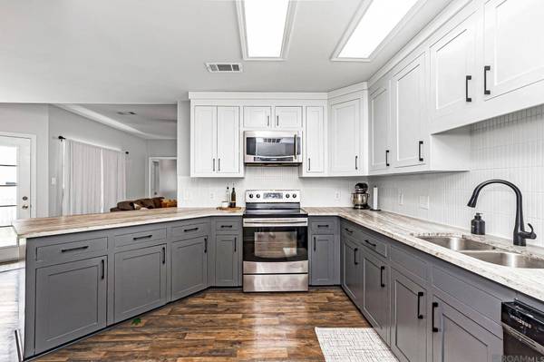 3437 Myrtle Grove Dr, Baton Rouge, LA 70810