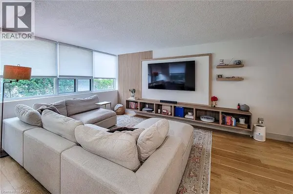 120 DUKE ST #202, Hamilton, ON L8P4T1