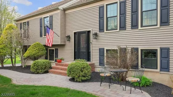 7 Kent Ct, Clinton Twp., NJ 08801