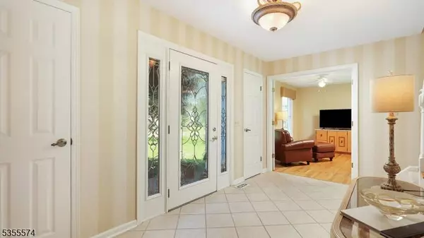 10 Stacy Dr, Montgomery Twp., NJ 08502