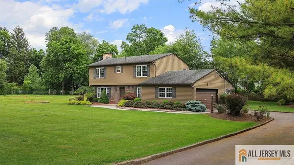 825 Hoes LN W, Piscataway, NJ 08854