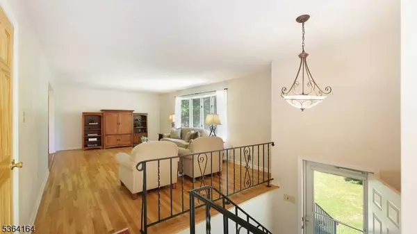 2 Ashwood Ter, Hillsborough Twp., NJ 08844