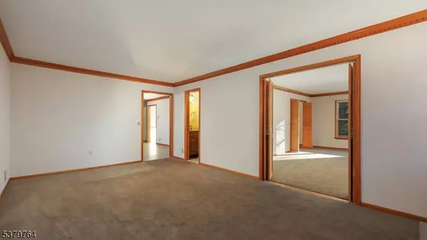 99 Beechwood Cir, Hillsborough Twp., NJ 08844