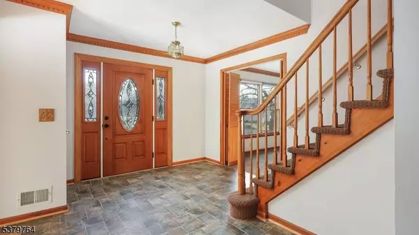 99 Beechwood Cir, Hillsborough Twp., NJ 08844