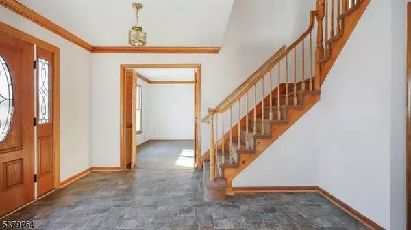 99 Beechwood Cir, Hillsborough Twp., NJ 08844