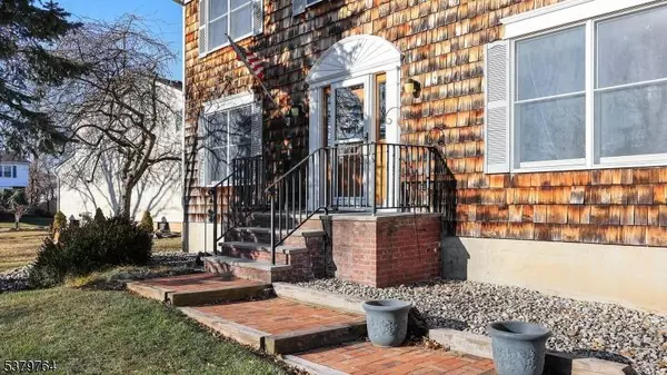 99 Beechwood Cir, Hillsborough Twp., NJ 08844