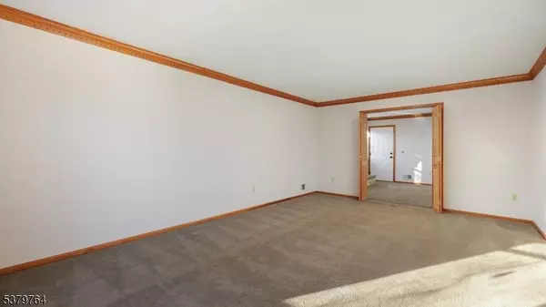 99 Beechwood Cir, Hillsborough Twp., NJ 08844