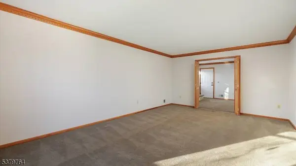 99 Beechwood Cir, Hillsborough Twp., NJ 08844
