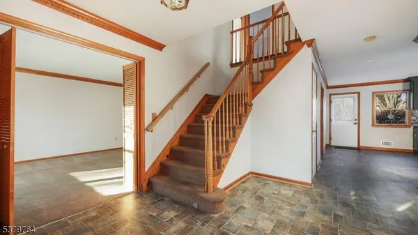 99 Beechwood Cir, Hillsborough Twp., NJ 08844