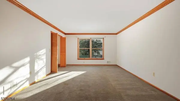 99 Beechwood Cir, Hillsborough Twp., NJ 08844
