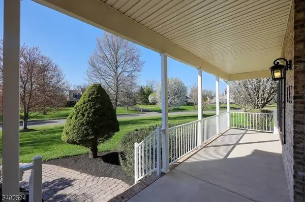 82 Oxford Pl, Hillsborough Twp., NJ 08844