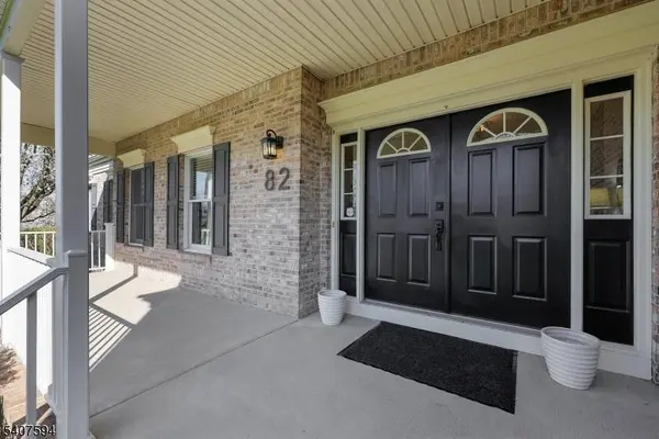 82 Oxford Pl, Hillsborough Twp., NJ 08844