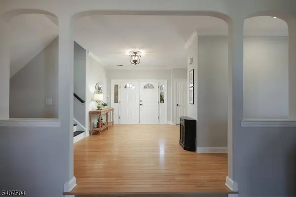 82 Oxford Pl, Hillsborough Twp., NJ 08844