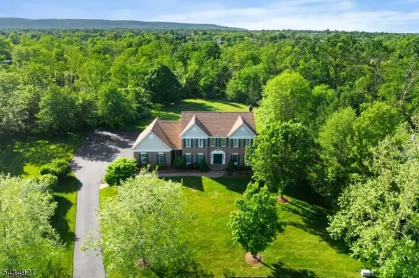 12 Montfort Dr, Montgomery Twp., NJ 08502