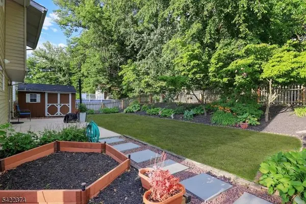 45 Fieldstone Dr, Somerville Boro, NJ 08876
