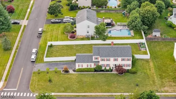 2 Daniel Dr, Hillsborough Twp., NJ 08844