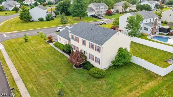 2 Daniel Dr, Hillsborough Twp., NJ 08844