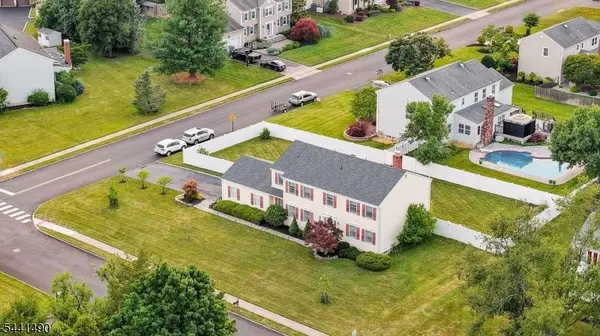 2 Daniel Dr, Hillsborough Twp., NJ 08844