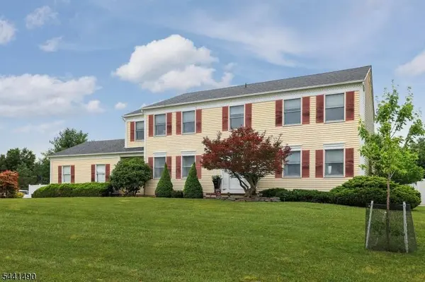 2 Daniel Dr, Hillsborough Twp., NJ 08844