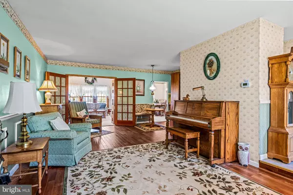 3 LANCASHIRE DR, Mount Holly, NJ 08060